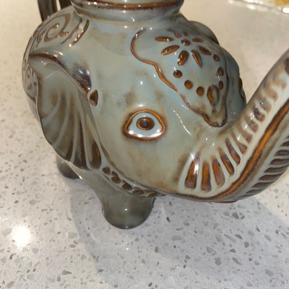 Elephant Tea Pot - Picture 5 of 5